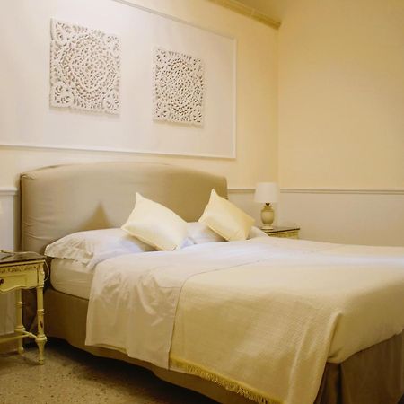 Dimora Le Tre Muse Guesthouse Лечче Екстер'єр фото