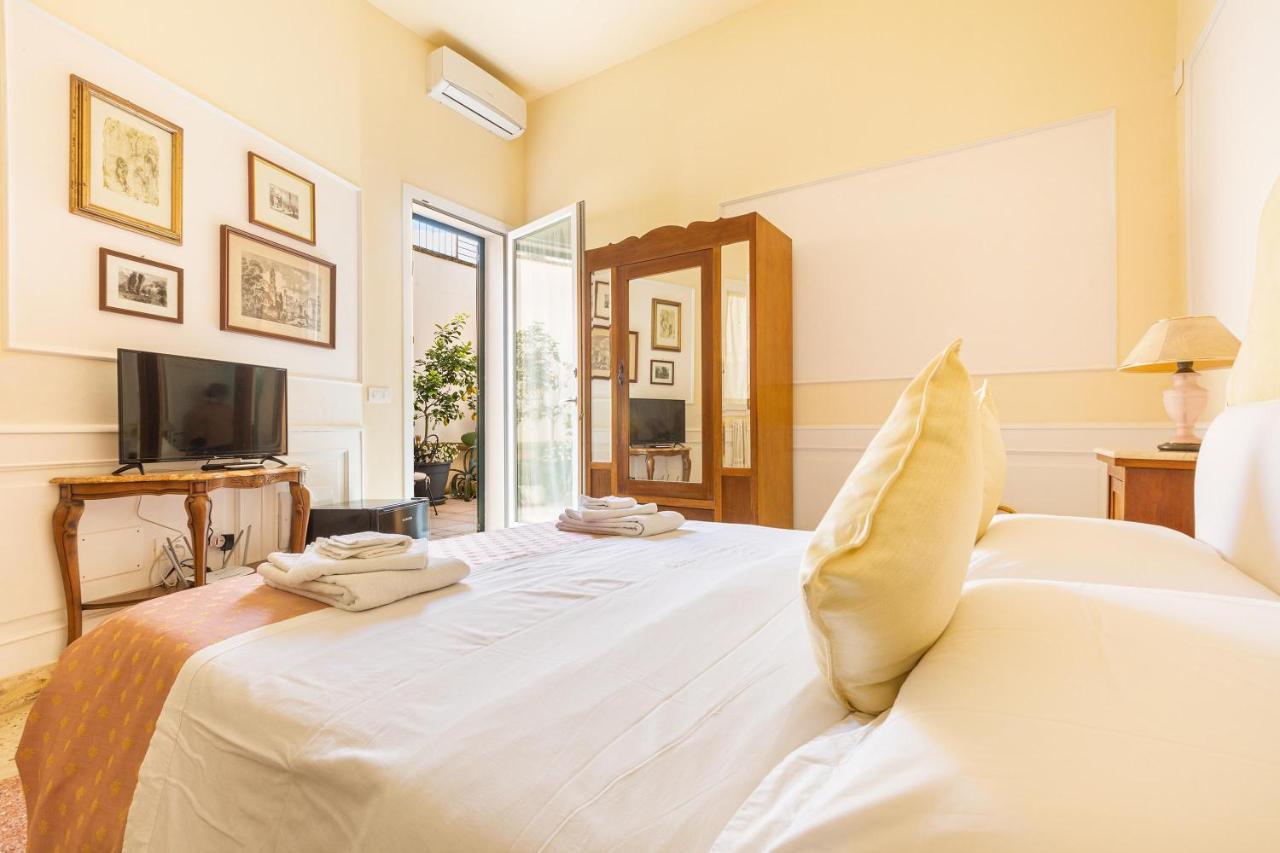 Dimora Le Tre Muse Guesthouse Лечче Екстер'єр фото