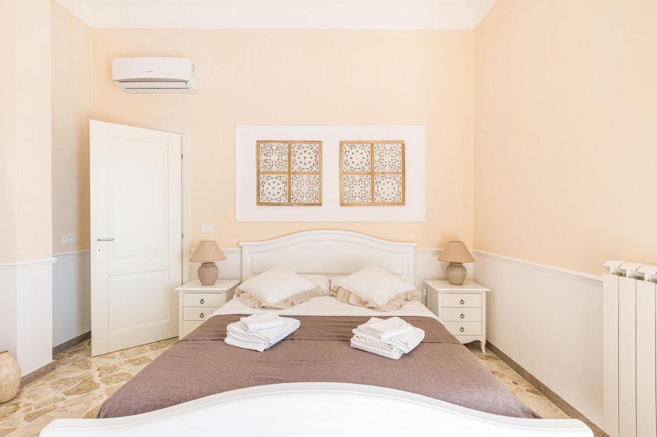 Dimora Le Tre Muse Guesthouse Лечче Екстер'єр фото