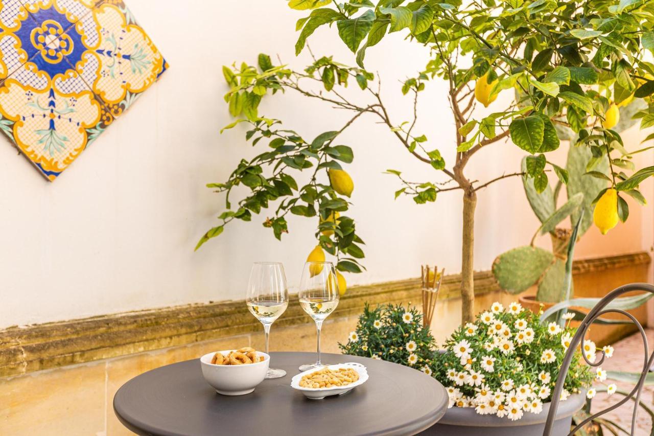Dimora Le Tre Muse Guesthouse Лечче Екстер'єр фото