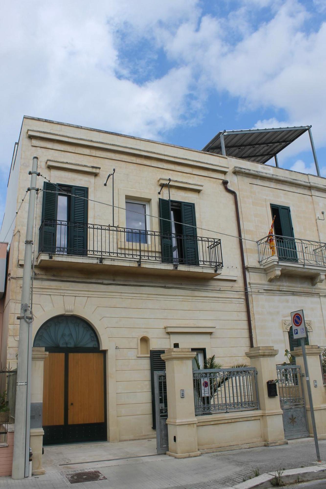 Dimora Le Tre Muse Guesthouse Лечче Екстер'єр фото