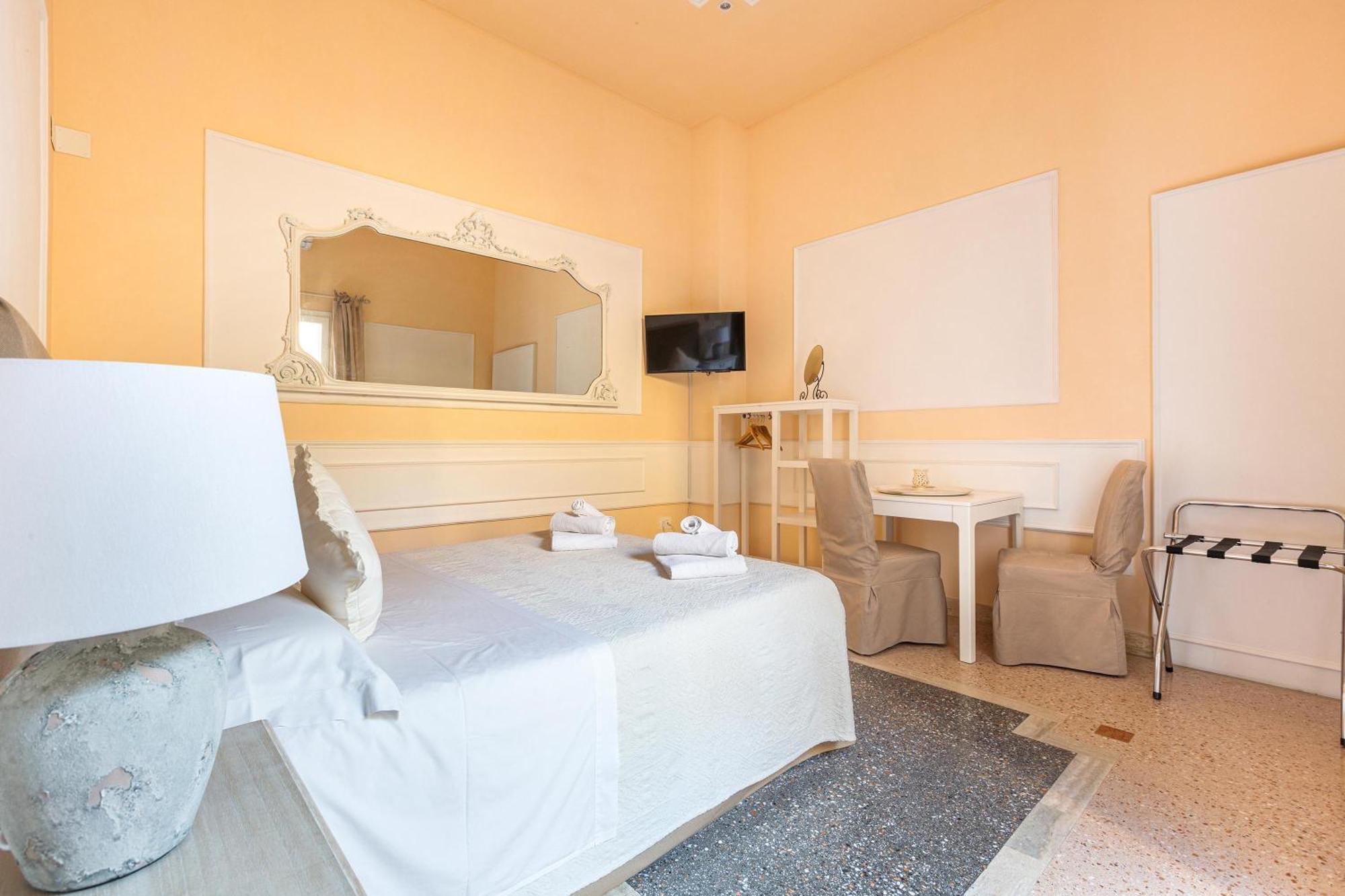 Dimora Le Tre Muse Guesthouse Лечче Екстер'єр фото