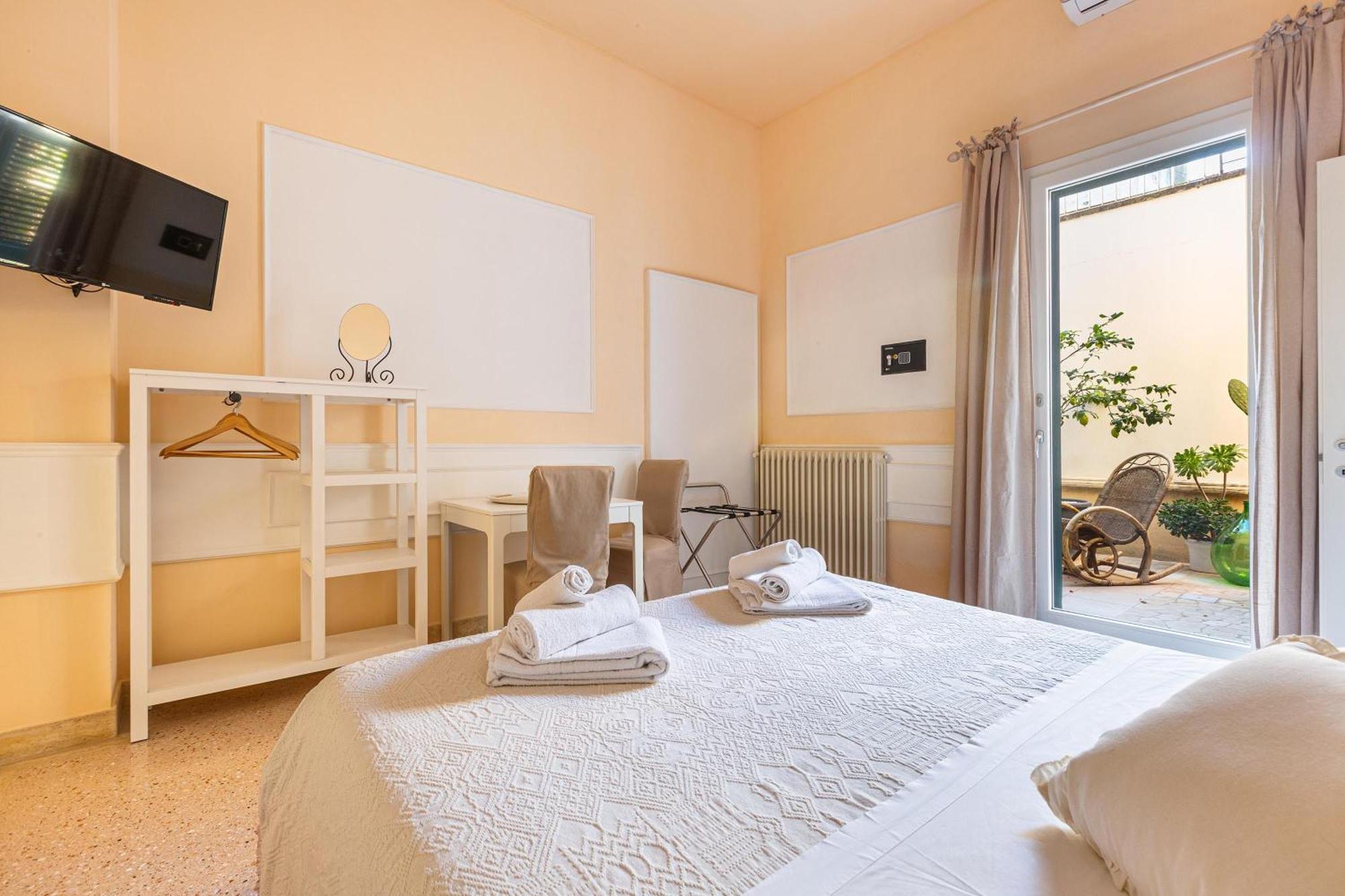 Dimora Le Tre Muse Guesthouse Лечче Екстер'єр фото