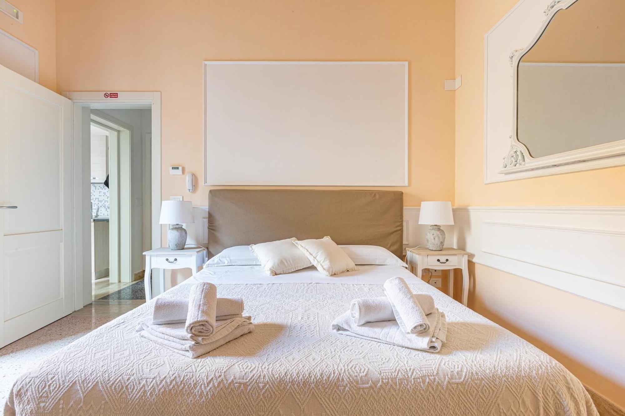 Dimora Le Tre Muse Guesthouse Лечче Екстер'єр фото
