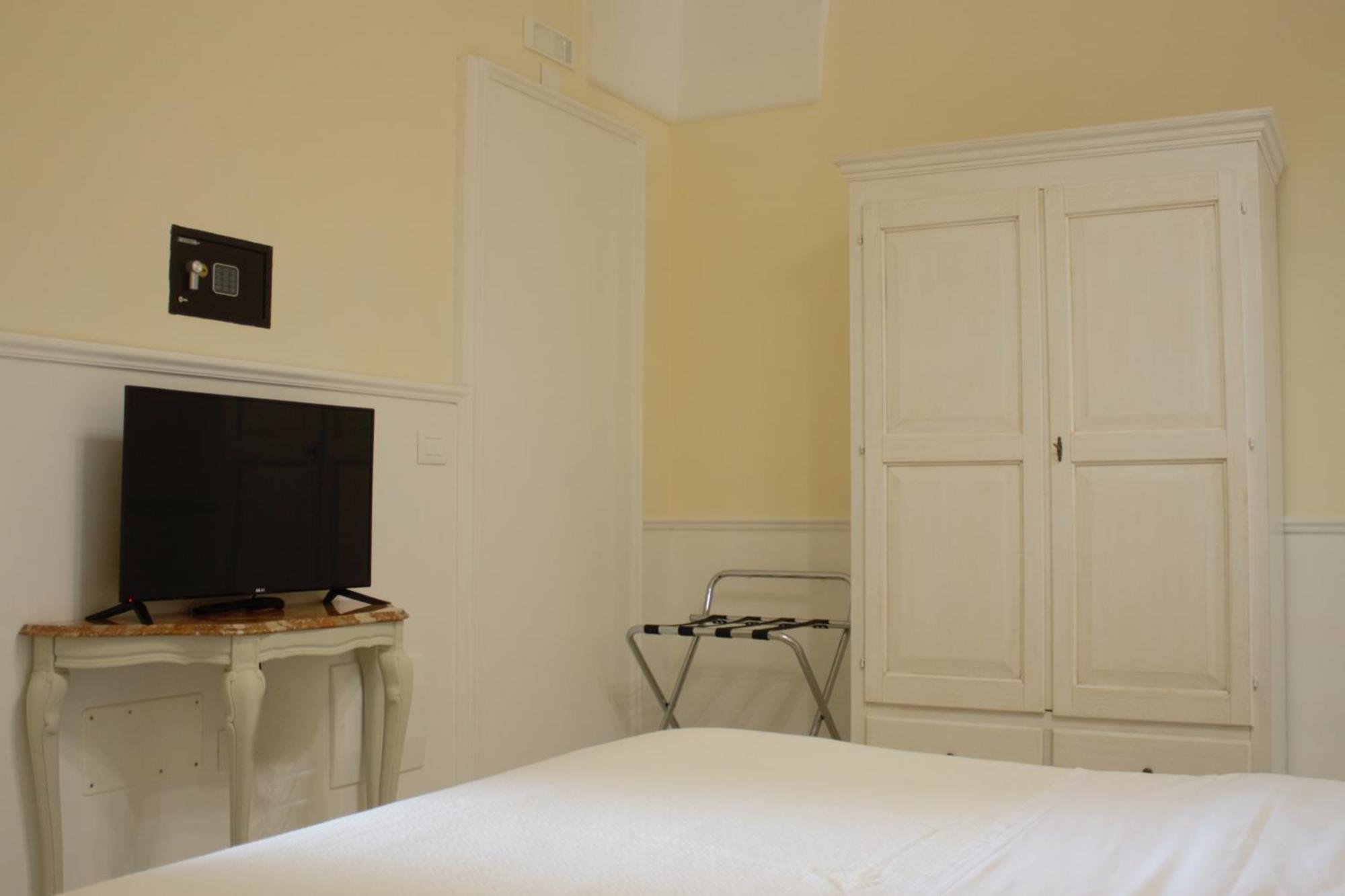 Dimora Le Tre Muse Guesthouse Лечче Екстер'єр фото
