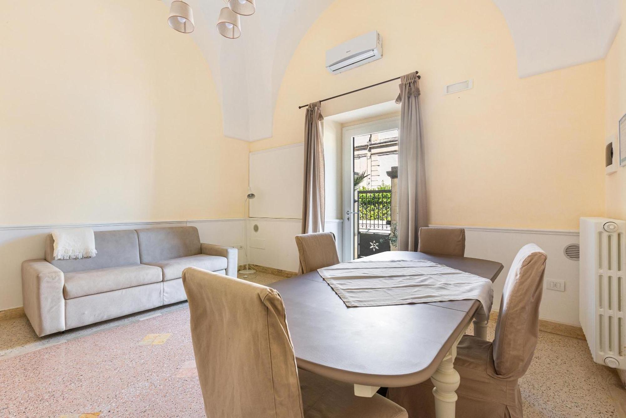 Dimora Le Tre Muse Guesthouse Лечче Екстер'єр фото