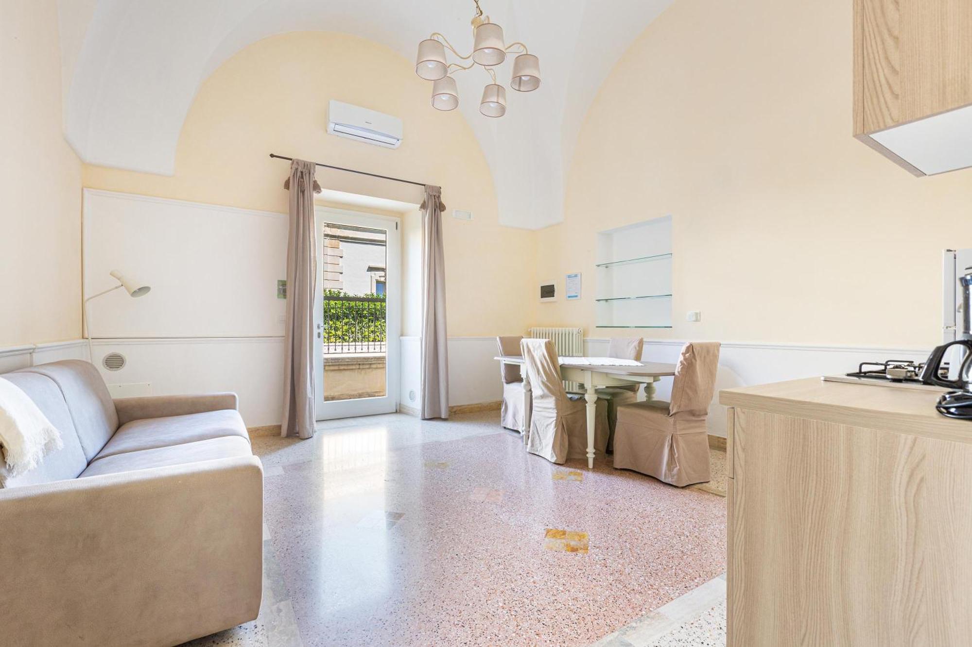 Dimora Le Tre Muse Guesthouse Лечче Екстер'єр фото