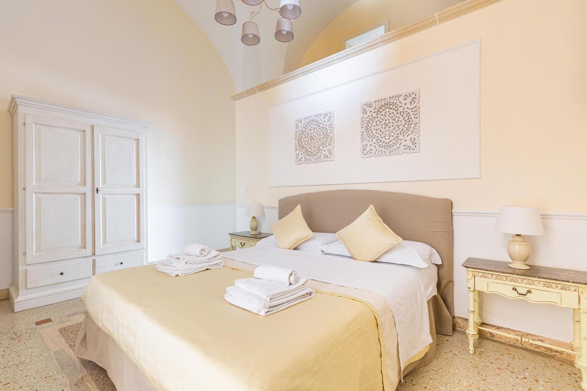Dimora Le Tre Muse Guesthouse Лечче Екстер'єр фото